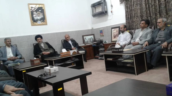 شستی صمیمانه فی مابین اعضای مدیریت امور پردیس های استان و امام جمعه محترم شهرستان دزفول