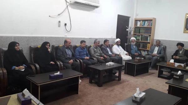 شستی صمیمانه فی مابین اعضای مدیریت امور پردیس های استان و امام جمعه محترم شهرستان دزفول