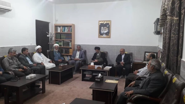 شستی صمیمانه فی مابین اعضای مدیریت امور پردیس های استان و امام جمعه محترم شهرستان دزفول