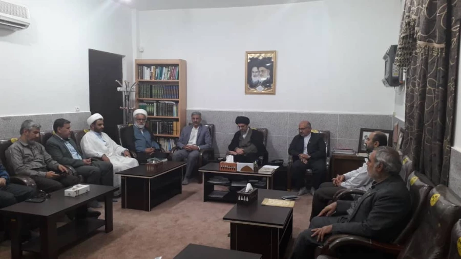 شستی صمیمانه فی مابین اعضای مدیریت امور پردیس های استان و امام جمعه محترم شهرستان دزفول