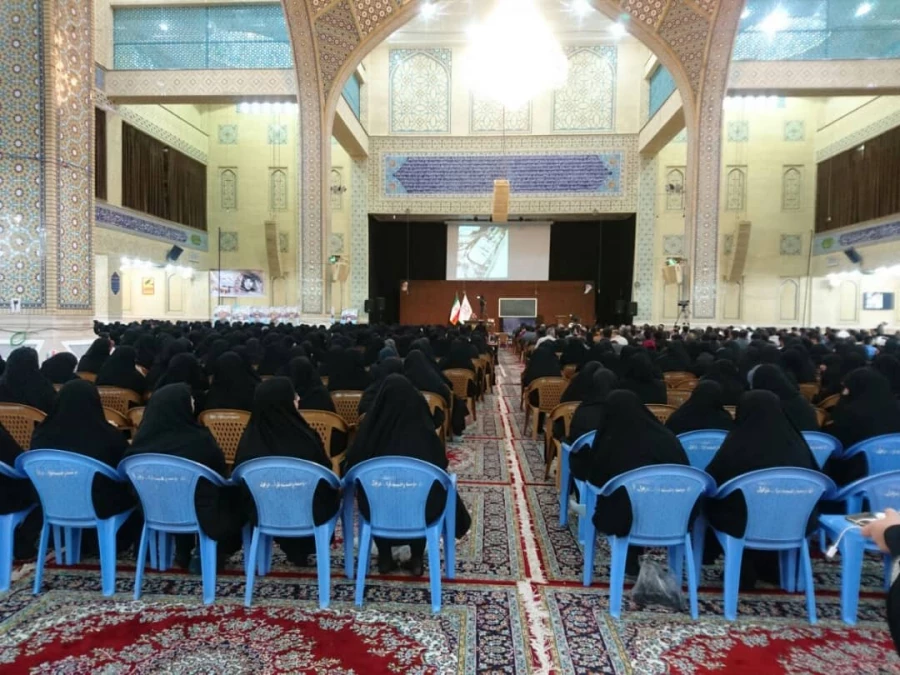 دیدار دانشجومعلمان با حجه الاسلام و المسلمین قرائتی رئیس محترم اقامه نماز 7