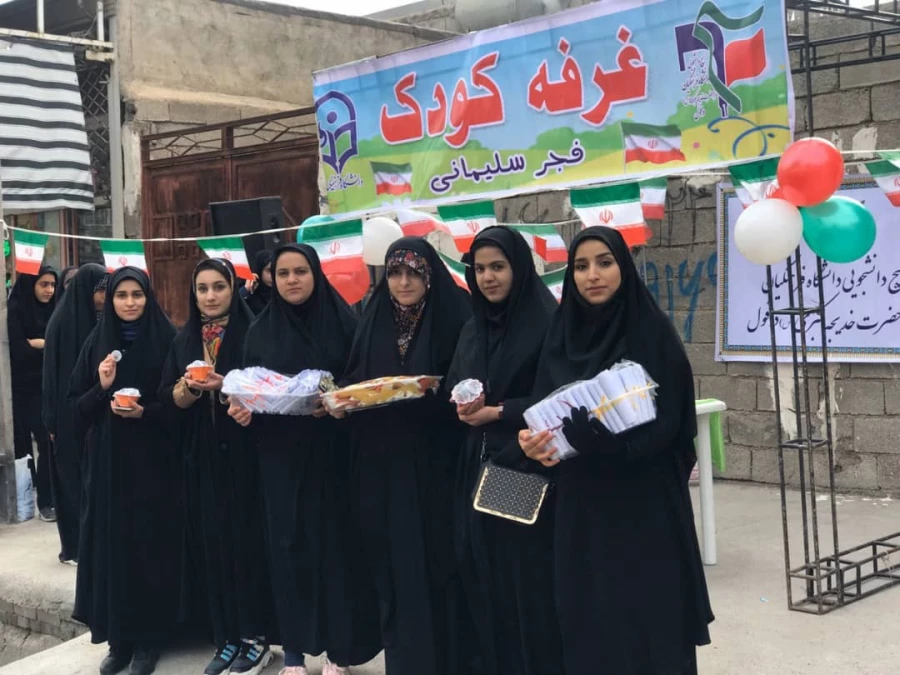 برپایی غرفه کودک با همت اعضای فعال بسیج دانشجویی مرکز حضرت خدیجه کبری (س) دزفول به مناسبت گرامیداشت یوم الله 22 بهمن و بزرگداشت چهلمین روز شهادت سردار بزرگ اسلام حاج قاسم سلیمانی  4