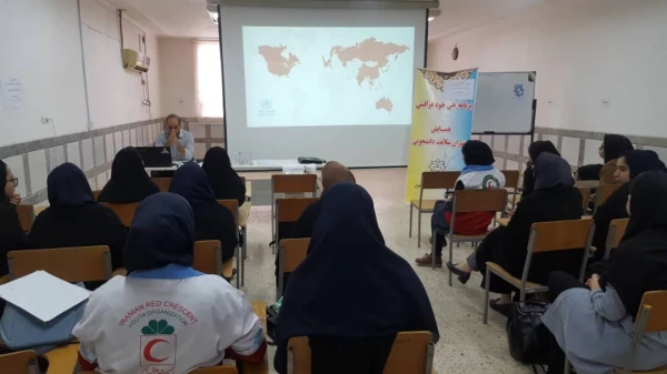 برگزاری همایش دانشجویان همیار سلامت جسم و روان در خصوص پیشگیری از کرونا ویروس 9