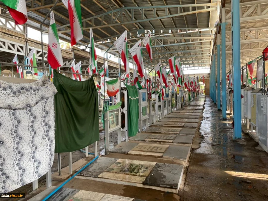 عطر افشانی وگلباران مزار شهدای شهر دزفول توسط پرسنل  و دانشجویان مرکز آموزش عالی حضرت خدیجه کبری(س) به مناسبت 13 آبان 2