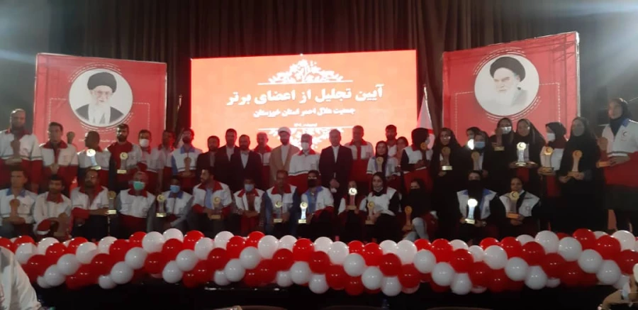 درخشش دبیر کانون دانشجویی هلال احمر دانشگاه فرهنگیان حضرت خدیجه کبری (س)دزفول در آیین تجلیل از اعضای برتر جمعیت هلال احمر استان خوزستان 
 2