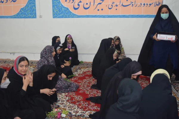 توزیع شیرینی به مناسبت ولادت حضرت معصومه (س) و روز دختر  2