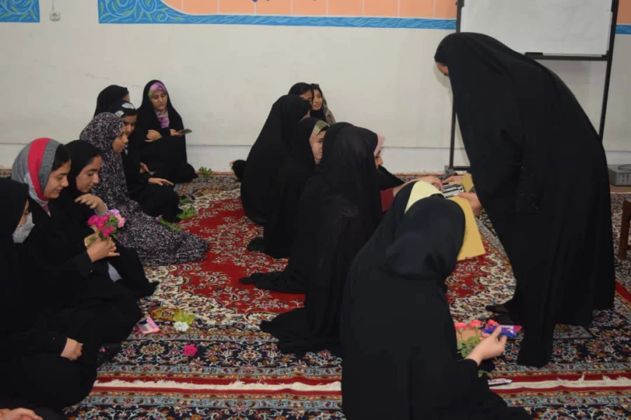 توزیع شیرینی به مناسبت ولادت حضرت معصومه (س) و روز دختر  2