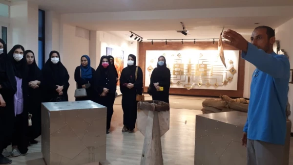 بازدید دانشجومعلمان مرکز آموزش عالی حضرت خدیجه کبری (س) دزفول از مرکز و باغ موزه ارزش های دفاع مقدس شهرستان به مناسبت سالروز بازگشت سرافرازانه آزادگان به میهن 2