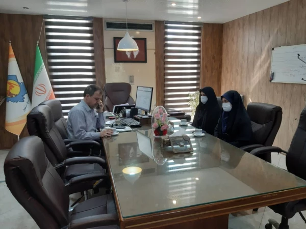 برگزاری جلسه رئیس مرکز خدیجه کبری(س) با آقای مهندس نمازی رئیس اداره برق شهرستان دزفول 2