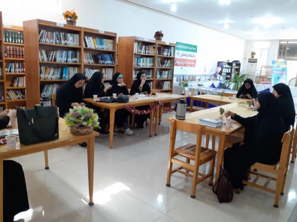 اولین نشست صمیمانه دانشجویی با عنوان معرفی و نقد کتاب 4