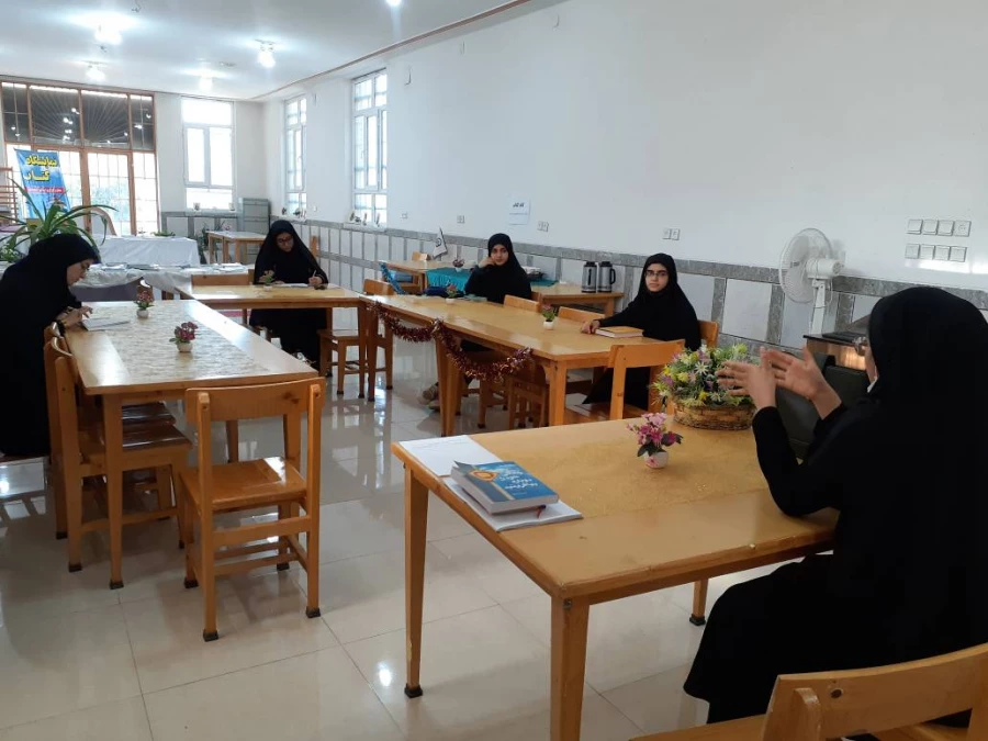 اولین نشست صمیمانه دانشجویی با عنوان معرفی و نقد کتاب 5