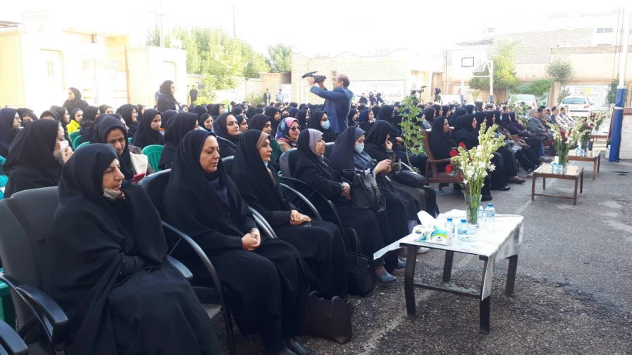 حضور رئیس مرکزآموزش عالی حضرت خدیجه کبری(س) در مراسم نواختن زنگ پژوهش در مدارس شهرستان دزفول

 2