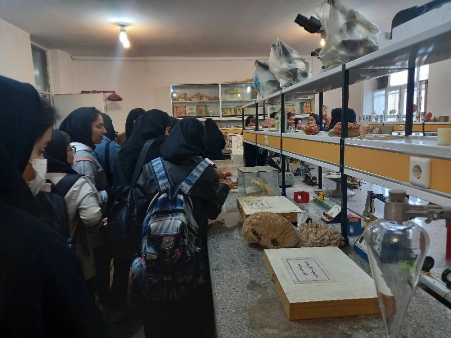 بازدید دانش آموزان دبیرستان کوثر شهرگتوند از دانشگاه فرهنگیان حضرت خدیجه کبری (ُس) 2