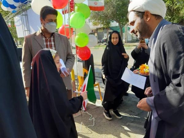 برپایی غرفه کودک توسط مرکز آموزش عالی حضرت خدیجه کبری(س)دزفول، در مسیر راهپیمایی ۲۲بهمن ۱۴۰۱  2