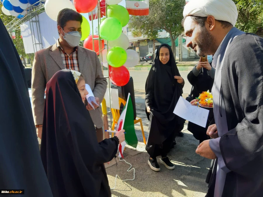 برپایی غرفه کودک توسط مرکز آموزش عالی حضرت خدیجه کبری(س)دزفول، در مسیر راهپیمایی ۲۲بهمن ۱۴۰۱  2