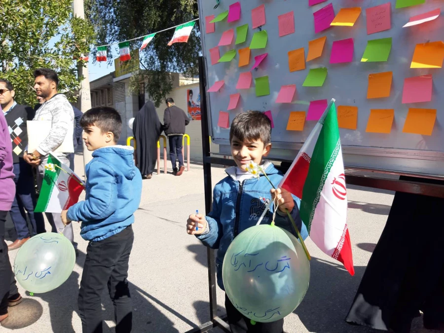 برپایی غرفه کودک توسط مرکز آموزش عالی حضرت خدیجه کبری(س)دزفول، در مسیر راهپیمایی ۲۲بهمن ۱۴۰۱  2