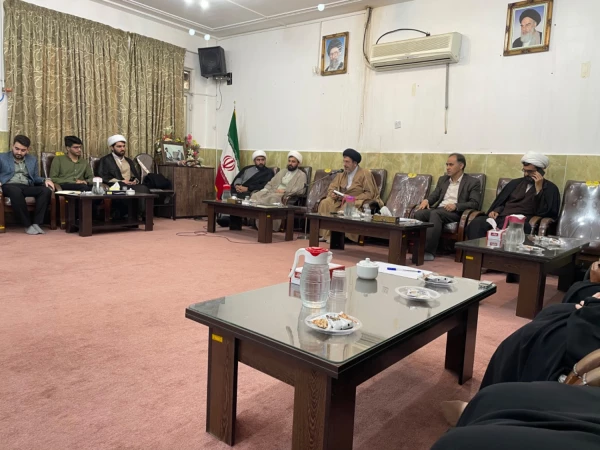 حضور رئیس مرکز و دوتن از دانشجو معلمان در نشست صمیمانه با امام جمعه محترم شهرستان دزفول 5