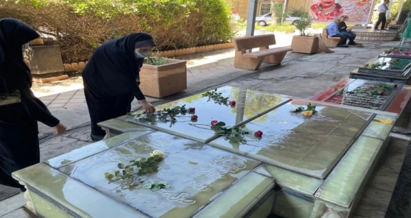 عطرافشانی و غبار روبی مزار شهدا 2