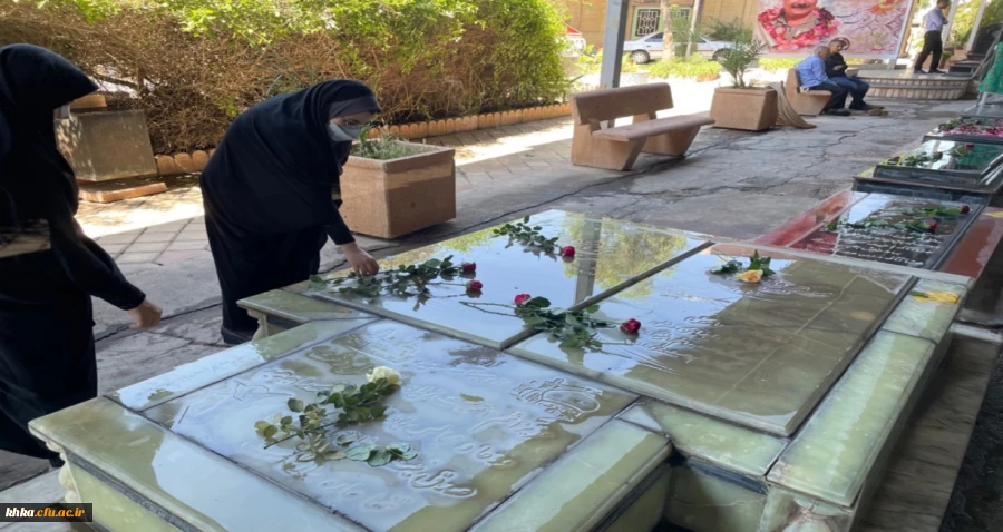 عطرافشانی و غبار روبی مزار شهدا 2