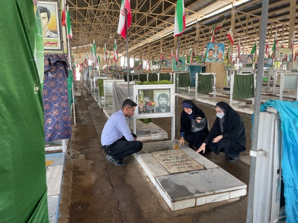 عطرافشانی و غبار روبی مزار شهدا 3