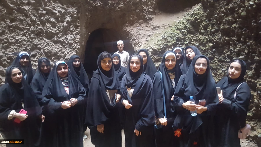 بازدید دانشجومعلمان مرکز خدیجه کبری (س)  از قُمِش سر به طاق آقامیر به مناسبت گرامیداشت هفتۀ سراهای دانشجویی 5