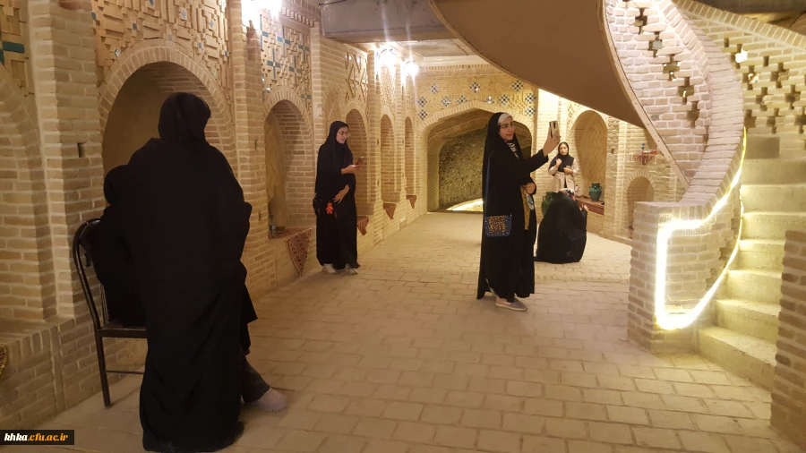 بازدید دانشجومعلمان مرکز خدیجه کبری (س)  از قُمِش سر به طاق آقامیر به مناسبت گرامیداشت هفتۀ سراهای دانشجویی 7