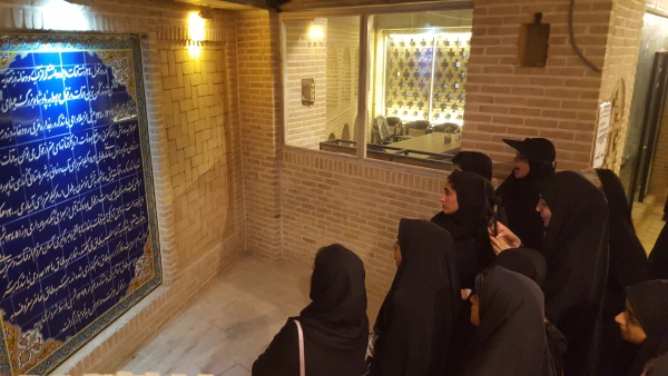 بازدید دانشجومعلمان مرکز خدیجه کبری (س)  از قُمِش سر به طاق آقامیر به مناسبت گرامیداشت هفتۀ سراهای دانشجویی 2