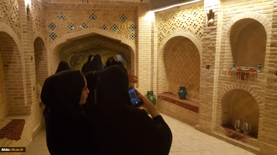 بازدید دانشجومعلمان مرکز خدیجه کبری (س)  از قُمِش سر به طاق آقامیر به مناسبت گرامیداشت هفتۀ سراهای دانشجویی 3