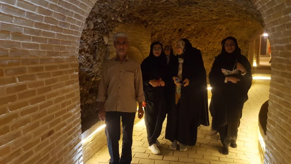 بازدید دانشجومعلمان مرکز خدیجه کبری (س)  از قُمِش سر به طاق آقامیر به مناسبت گرامیداشت هفتۀ سراهای دانشجویی 4