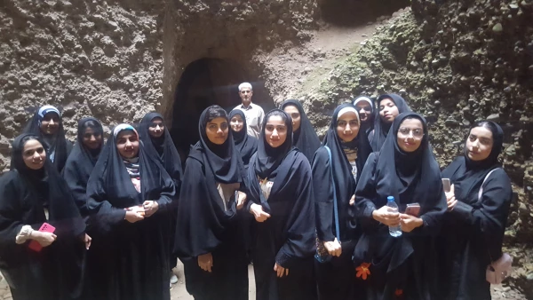 بازدید دانشجومعلمان مرکز خدیجه کبری (س)  از قُمِش سر به طاق آقامیر به مناسبت گرامیداشت هفتۀ سراهای دانشجویی 7