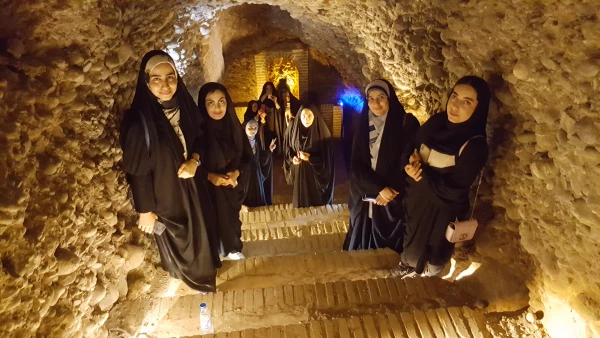 بازدید دانشجومعلمان مرکز خدیجه کبری (س)  از قُمِش سر به طاق آقامیر به مناسبت گرامیداشت هفتۀ سراهای دانشجویی 8