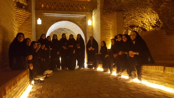 بازدید دانشجومعلمان مرکز خدیجه کبری (س)  از قُمِش سر به طاق آقامیر به مناسبت گرامیداشت هفتۀ سراهای دانشجویی 10