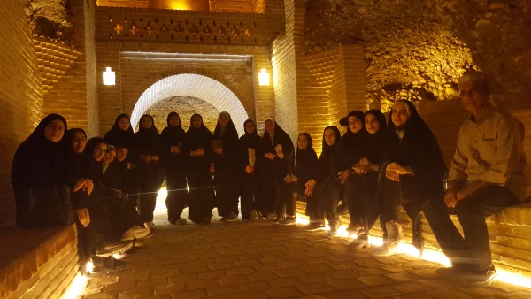 بازدید دانشجومعلمان مرکز خدیجه کبری (س)  از قُمِش سر به طاق آقامیر به مناسبت گرامیداشت هفتۀ سراهای دانشجویی 11