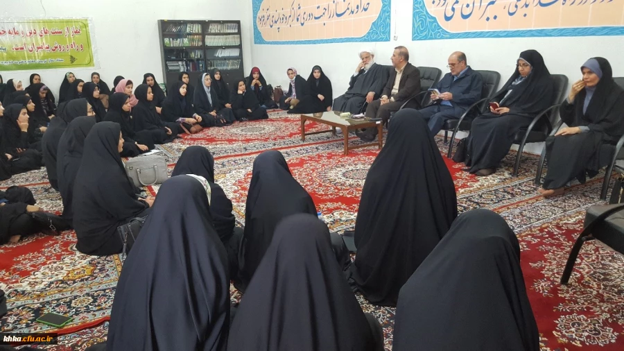 نشست چهره به چهره جناب آقای دکتر صالحی و تیم همراه با دانشجو معلمان مرکز خدیجه کبری(س) دزفول به مناسبت گرامیداشت هفته سراهای دانشجویی 2