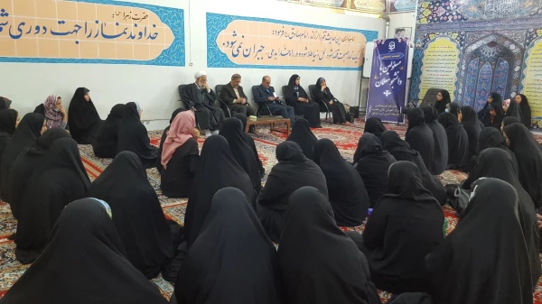 نشست چهره به چهره جناب آقای دکتر صالحی و تیم همراه با دانشجو معلمان مرکز خدیجه کبری(س) دزفول به مناسبت گرامیداشت هفته سراهای دانشجویی 3