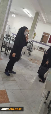 بازدید کارشناس مرکز بهداشت در راستای پیشگیری از شیوع پدیکلوزیس