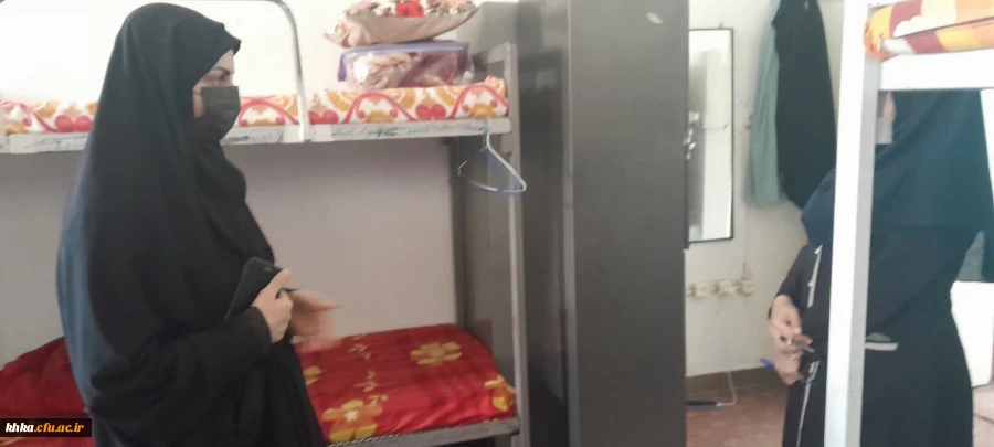 بازدید کارشناس مرکز بهداشت در راستای پیشگیری از شیوع پدیکلوزیس 3