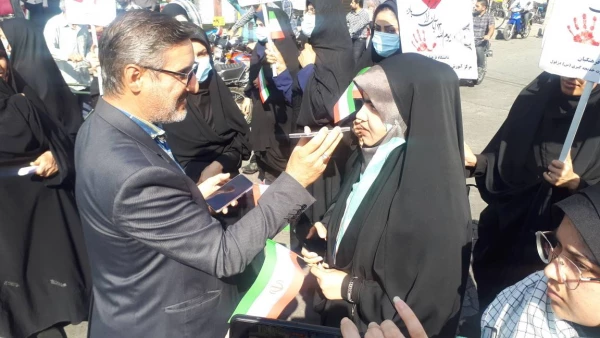 حضور در مراسم راهپیمایی 13 آبان 4
