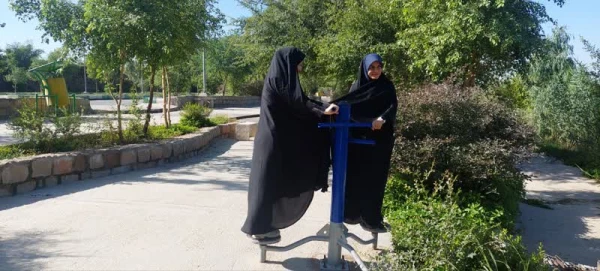 صرف صبحانه در فضای سبز توسط همکاران مرکز  4