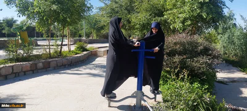 صرف صبحانه در فضای سبز توسط همکاران مرکز  6