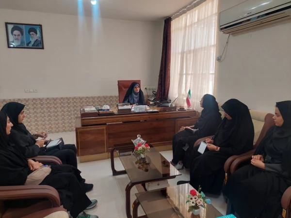 جلسه اعضای شورای صنفی با رئیس مرکز 4