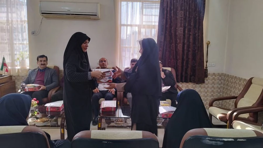 تقدیر از کارکنان مرکز آموزش عالی حضرت خدیجه کبری(س) به مناسبت ولادت باسعادت امام علی (ع) 3