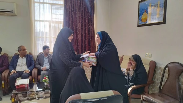 تقدیر از کارکنان مرکز آموزش عالی حضرت خدیجه کبری(س) به مناسبت ولادت باسعادت امام علی (ع) 8