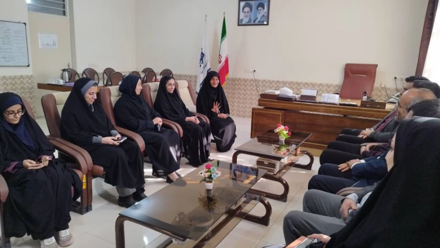 تقدیر از کارکنان مرکز آموزش عالی حضرت خدیجه کبری(س) به مناسبت ولادت باسعادت امام علی (ع) 10