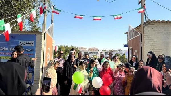 حضور پرشور دانشجومعلمان  مرکز آموزش عالی حضرت خدیجه کبری (س) دزفول، مسئولین دانشگاه فرهنگیان و دیگر شرکت کنندگان جشنواره سرود و هنرهای نمایشی در راهپیمایی ۲۲ بهمن، 3