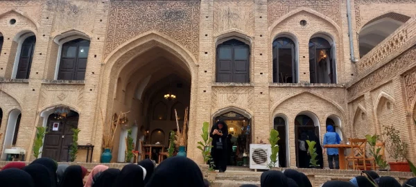 گزارش تصویری دانشجو معلمان در گردشگری از آثار تاریخی و معنوی مهد مقاومت دزفول 2