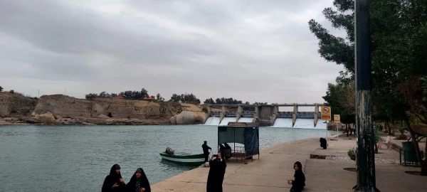 گزارش تصویری دانشجو معلمان در گردشگری از آثار تاریخی و معنوی مهد مقاومت دزفول 4