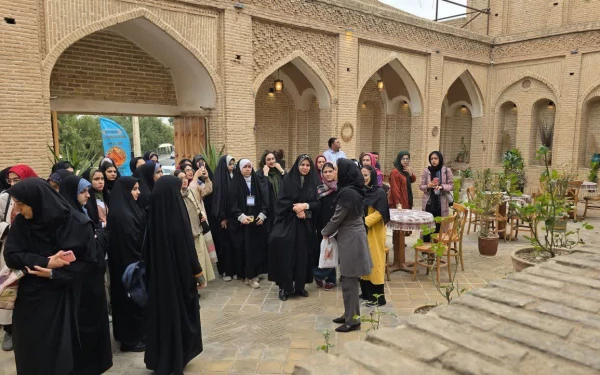 گزارش تصویری دانشجو معلمان در گردشگری از آثار تاریخی و معنوی مهد مقاومت دزفول 7