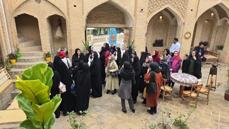 گزارش تصویری دانشجو معلمان در گردشگری از آثار تاریخی و معنوی مهد مقاومت دزفول 8