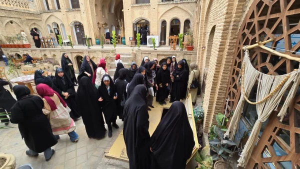 گزارش تصویری دانشجو معلمان در گردشگری از آثار تاریخی و معنوی مهد مقاومت دزفول 10